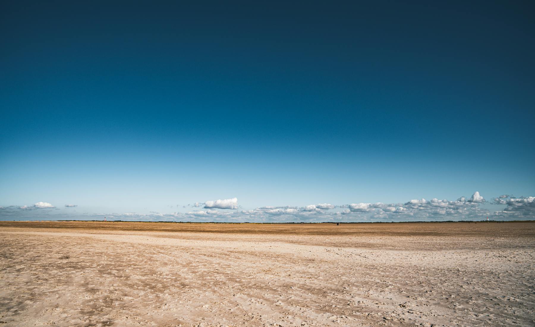 Weiter Nordseestrand als regionales Motiv für Esens und Bensersiel